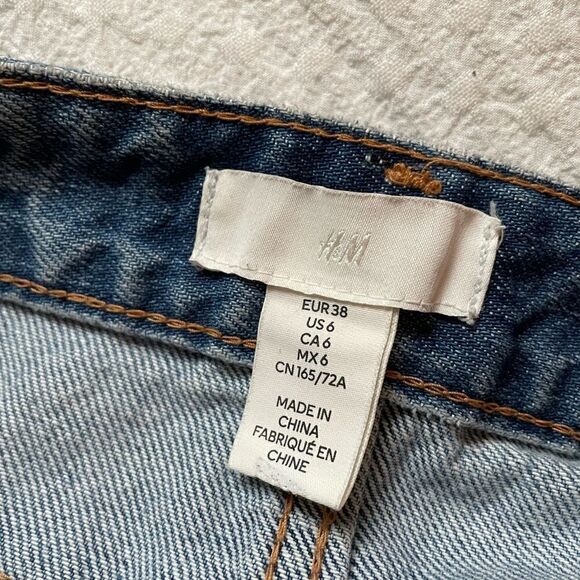 H&M high Rise Mom Jeans 🤍 - Picture 7 of 7